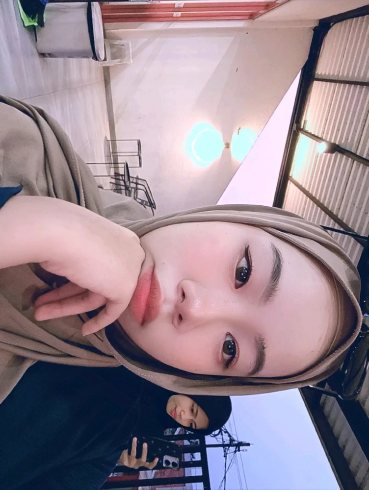 GIF uploaded by Dela