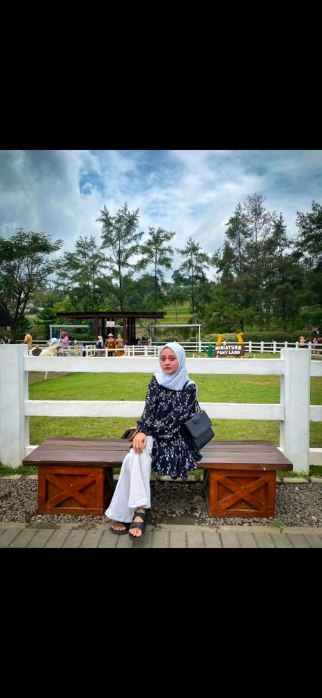 GIF uploaded by Erlyn Pradinie
