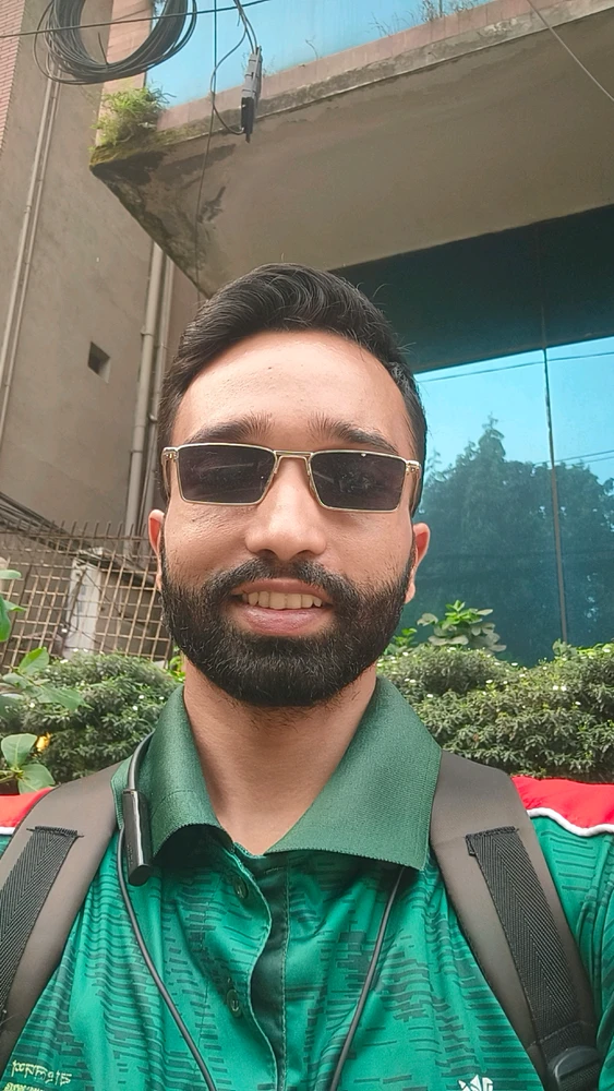 IGIF ilayishwe ngu-Shadab