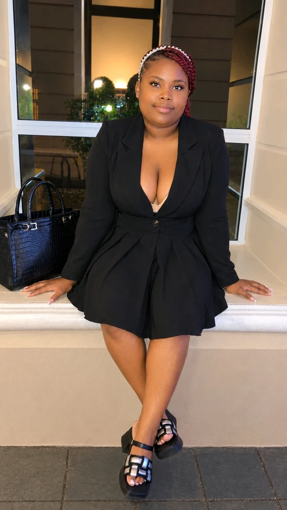 GIF nke Charlotte bugoro