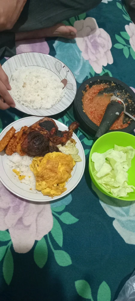 GIF uploaded by Intan Putri