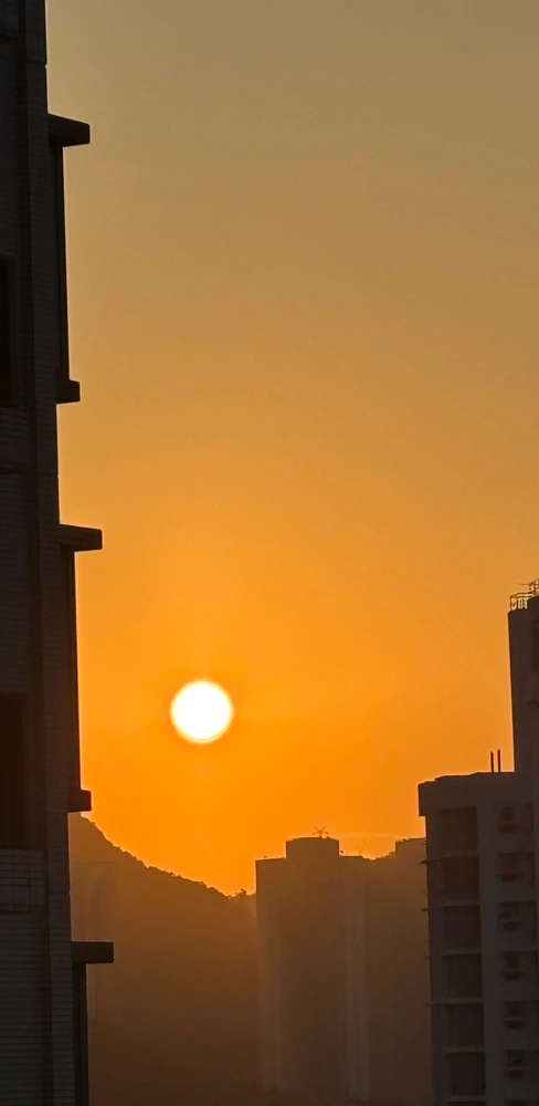 GIF tí Gina gbé sókè