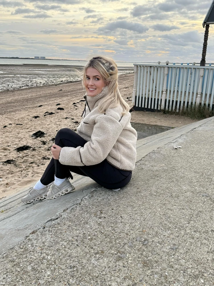 GIF tí Amy gbé sókè