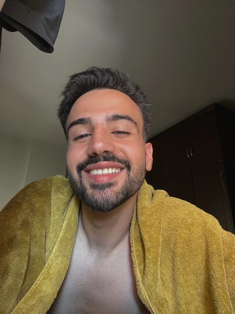GIF naložil Moe