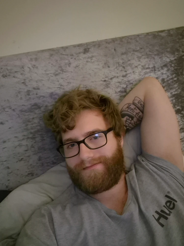Kieran Chapman йөкләгән GIF