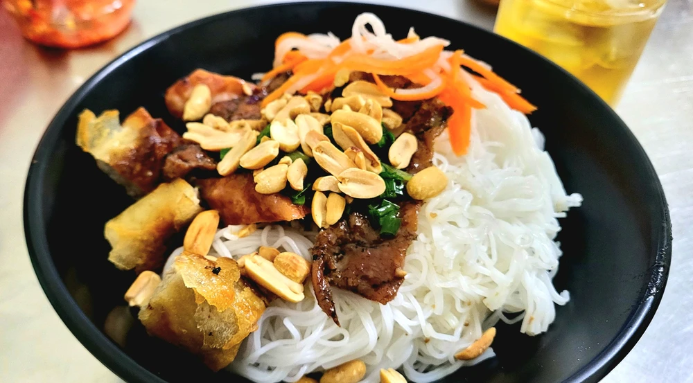 GIF uploaded by Tofu 🍜🍗🍟