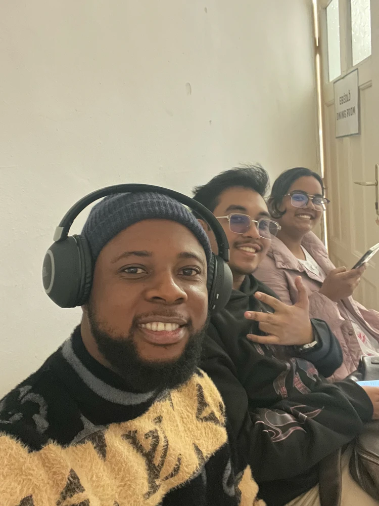 GIF yaikidwa ndi Prince