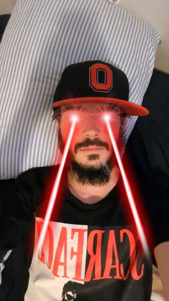 GIF eropgeluede vum Caleb
